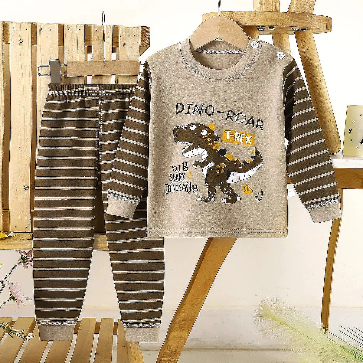 سێتێکی منداڵانەی شیک پێکهاتوو لە دوو پارچە