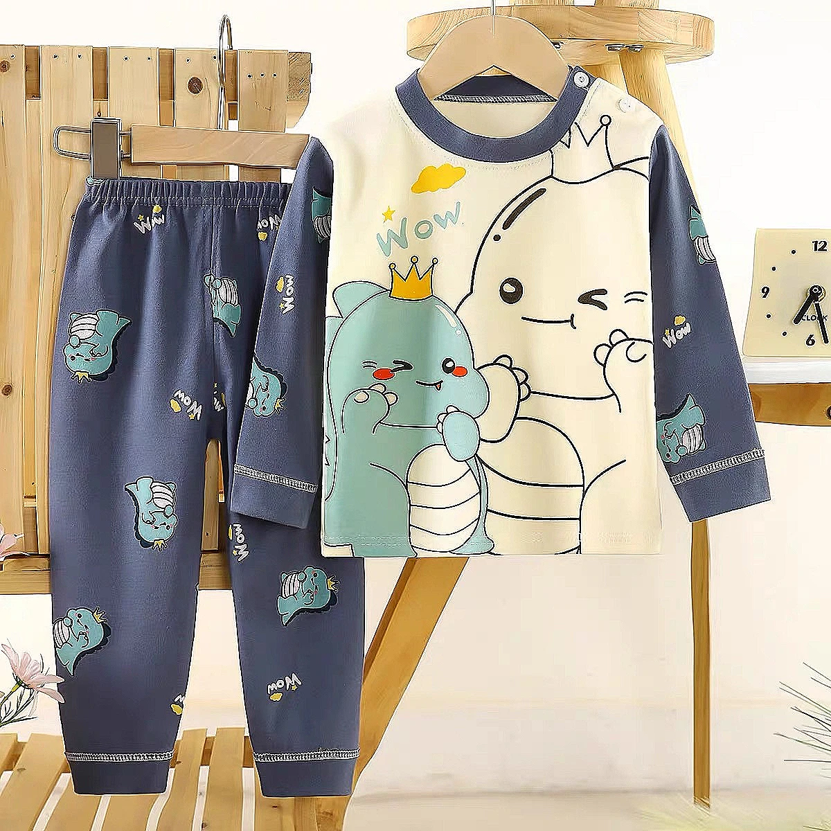 سێتێکی منداڵانەی شیک پێکهاتوو لە دوو پارچە