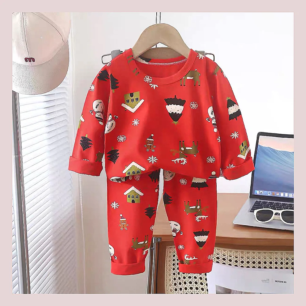 سێتێکی منداڵانەی شیک پێکهاتوو لە دوو پارچە