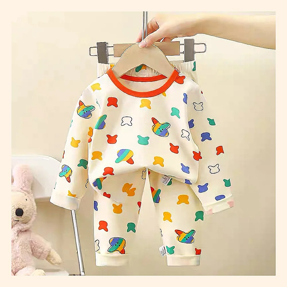 سێتێکی منداڵانەی شیک پێکهاتوو لە دوو پارچە