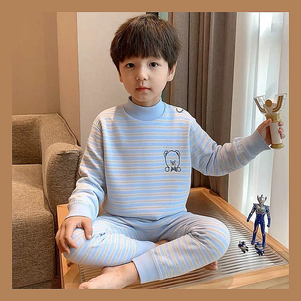 سێتێکی منداڵانەی شیک پێکهاتوو لە دوو پارچە