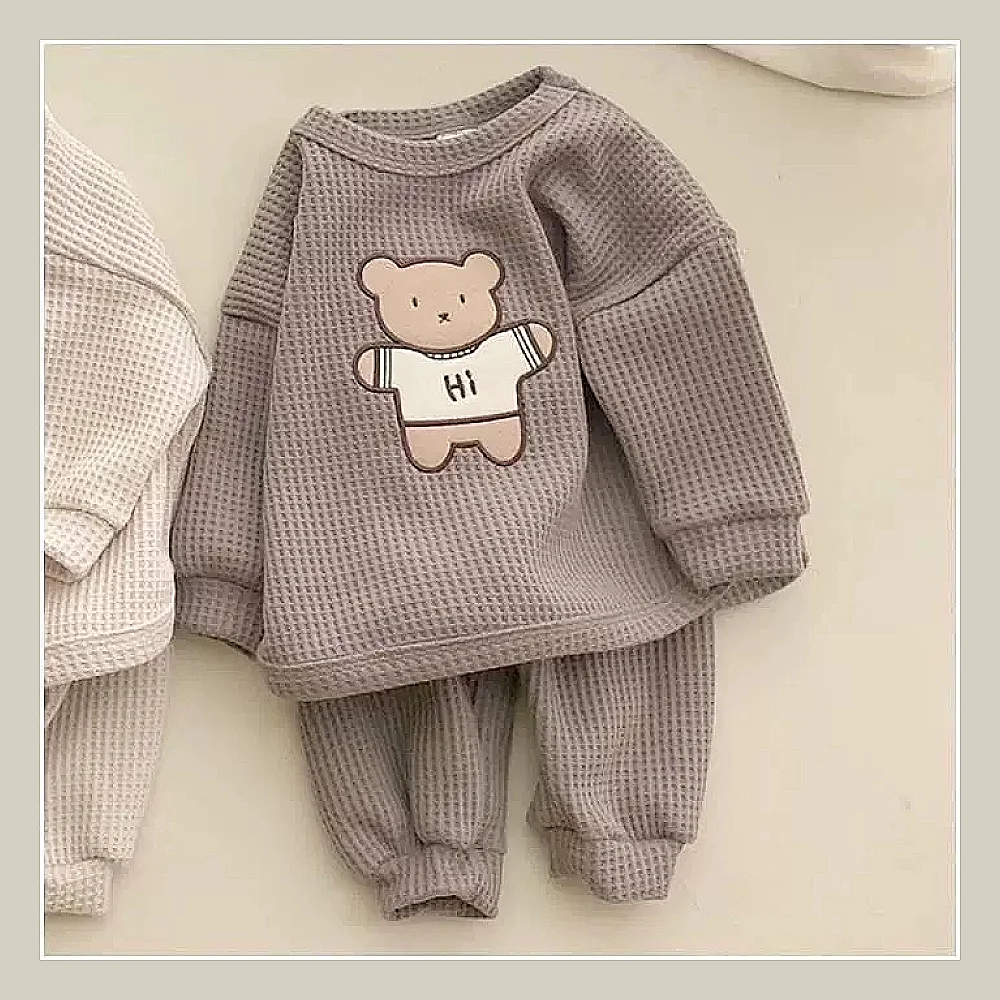 سێتێکی منداڵانەی شیک پێکهاتوو لە دوو پارچە