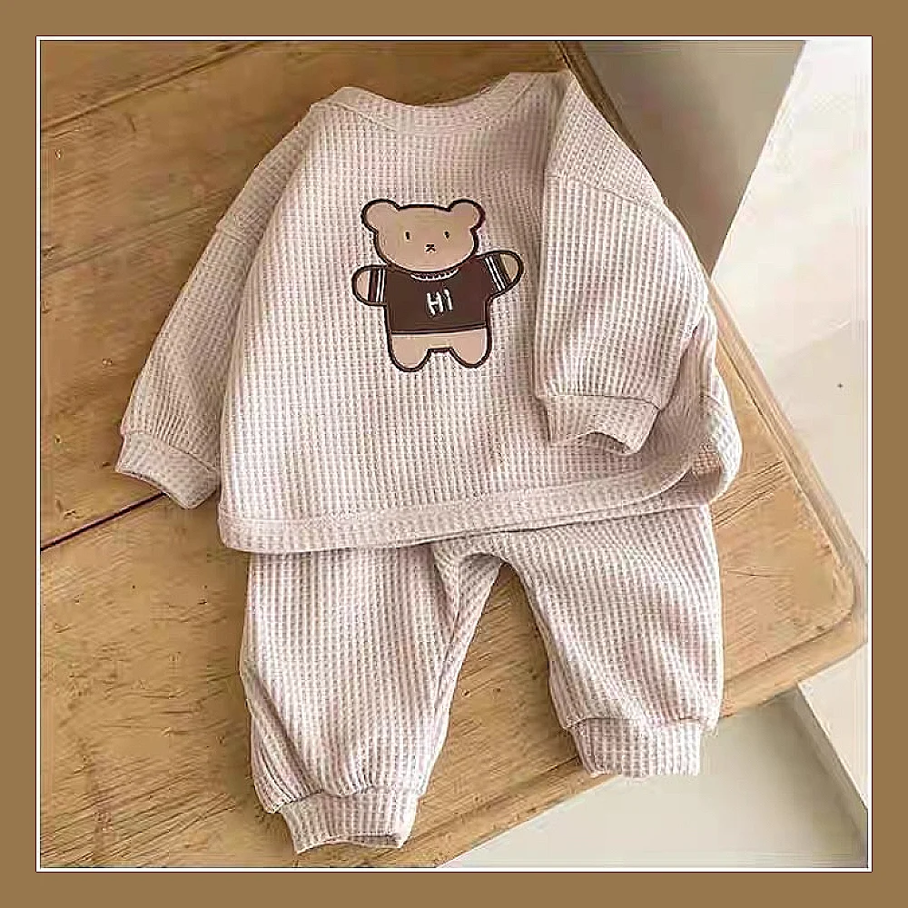 سێتێکی منداڵانەی شیک پێکهاتوو لە دوو پارچە