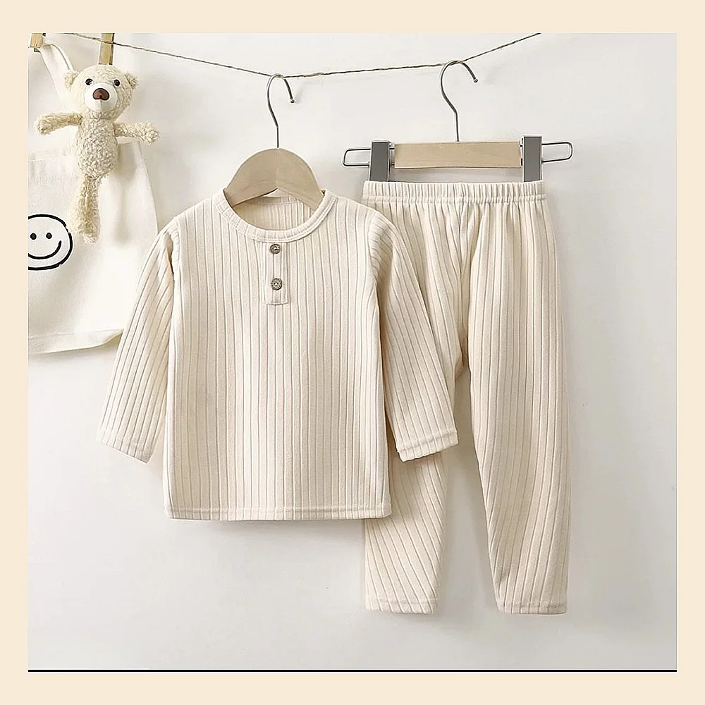 سێتێکی منداڵانەی شیک پێکهاتوو لە دوو پارچە