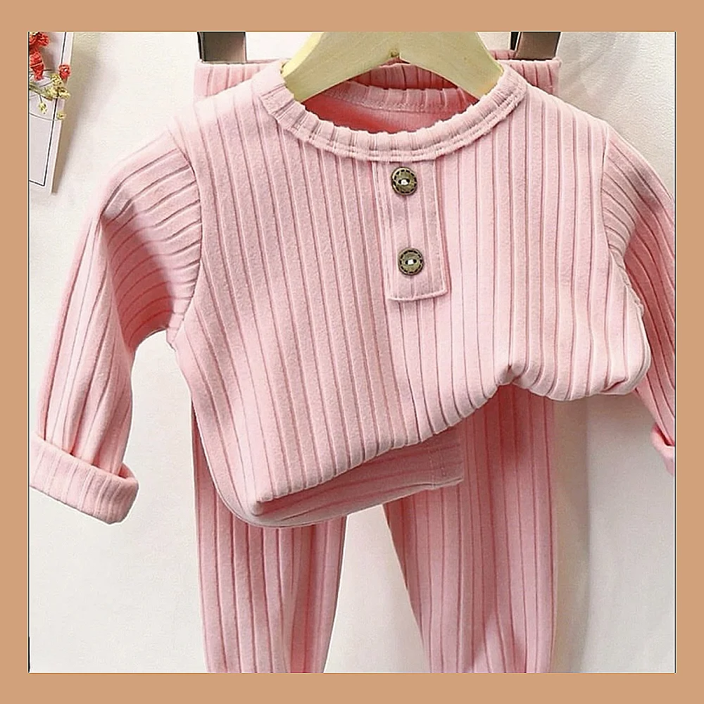 سێتێکی منداڵانەی شیک پێکهاتوو لە دوو پارچە